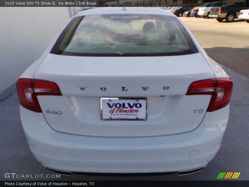 Ice White / Soft Beige 2015 Volvo S60 T5 Drive-E