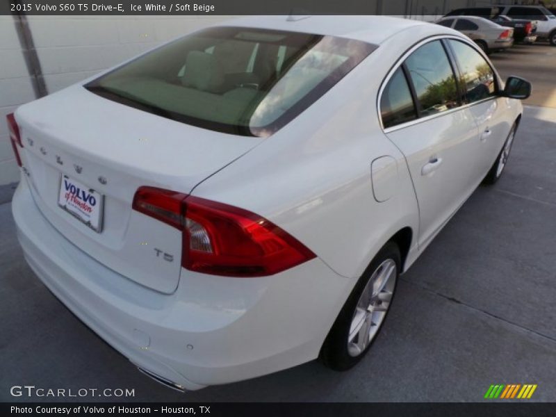 Ice White / Soft Beige 2015 Volvo S60 T5 Drive-E