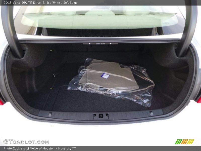 Ice White / Soft Beige 2015 Volvo S60 T5 Drive-E