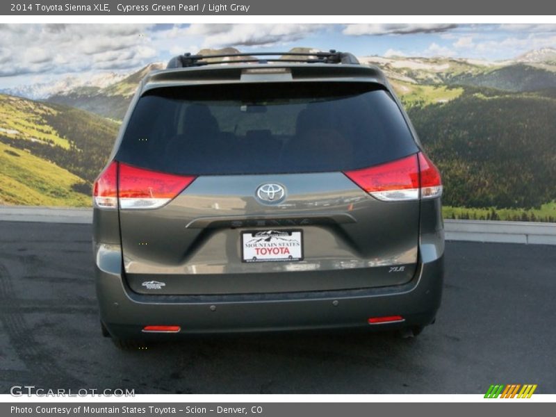 Cypress Green Pearl / Light Gray 2014 Toyota Sienna XLE