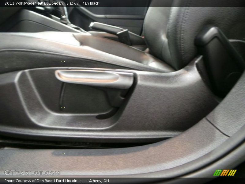 Black / Titan Black 2011 Volkswagen Jetta SE Sedan