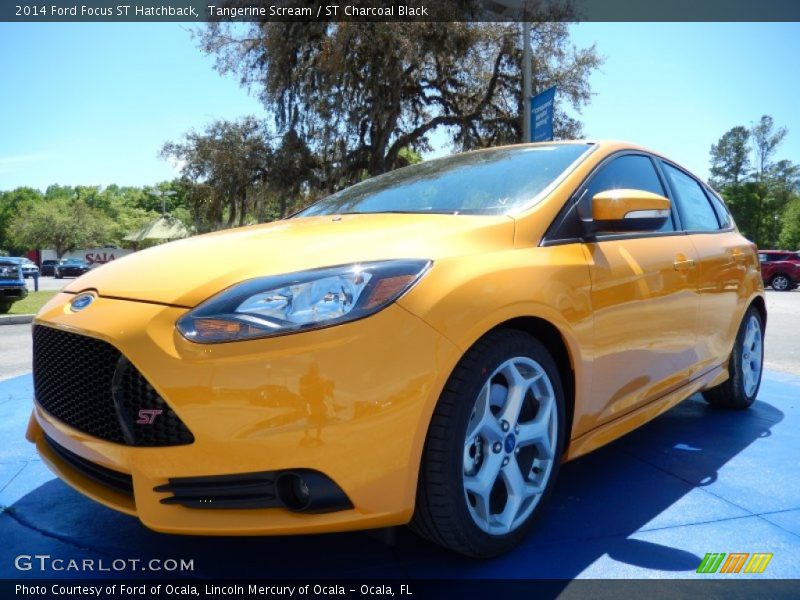 Front 3/4 View of 2014 Focus ST Hatchback