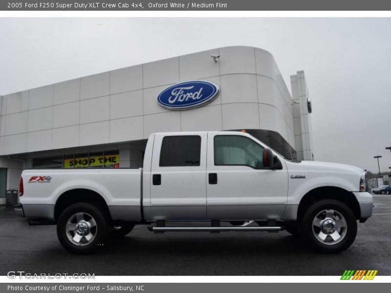 Oxford White / Medium Flint 2005 Ford F250 Super Duty XLT Crew Cab 4x4