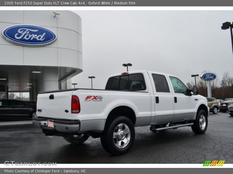 Oxford White / Medium Flint 2005 Ford F250 Super Duty XLT Crew Cab 4x4