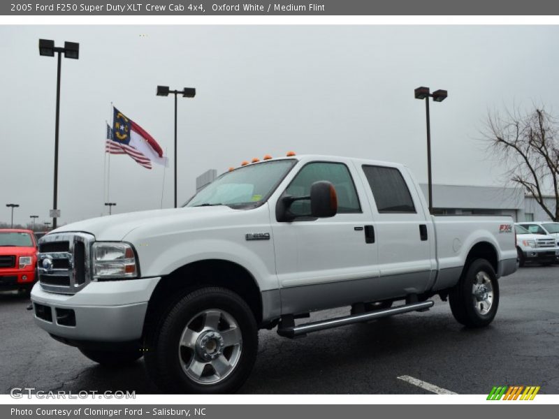 Oxford White / Medium Flint 2005 Ford F250 Super Duty XLT Crew Cab 4x4