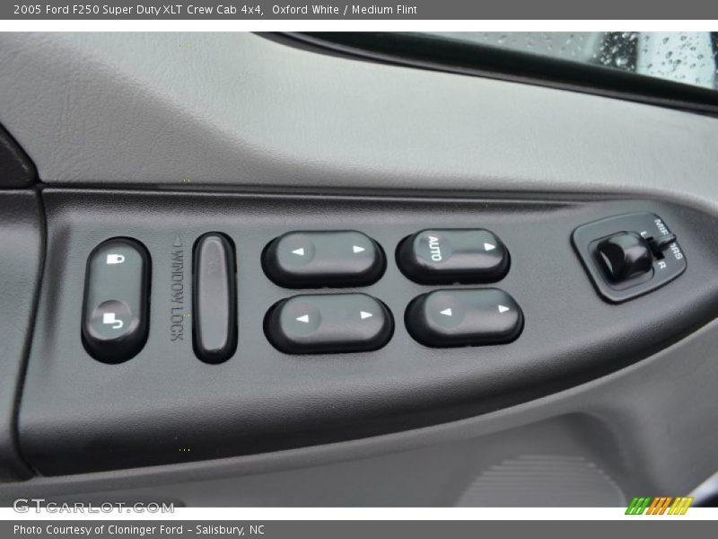 Oxford White / Medium Flint 2005 Ford F250 Super Duty XLT Crew Cab 4x4