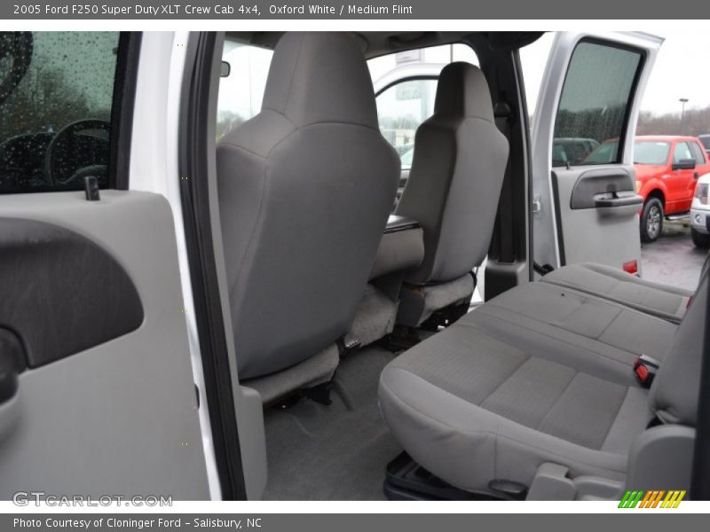 Oxford White / Medium Flint 2005 Ford F250 Super Duty XLT Crew Cab 4x4