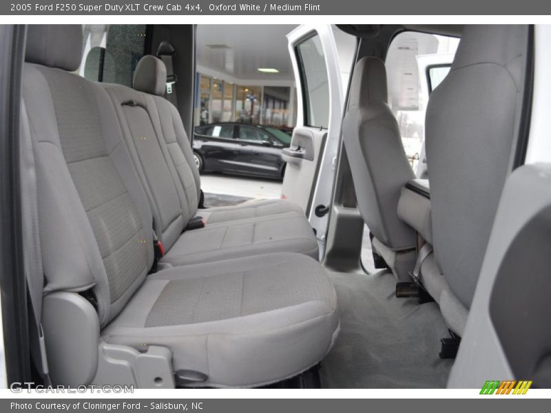 Oxford White / Medium Flint 2005 Ford F250 Super Duty XLT Crew Cab 4x4