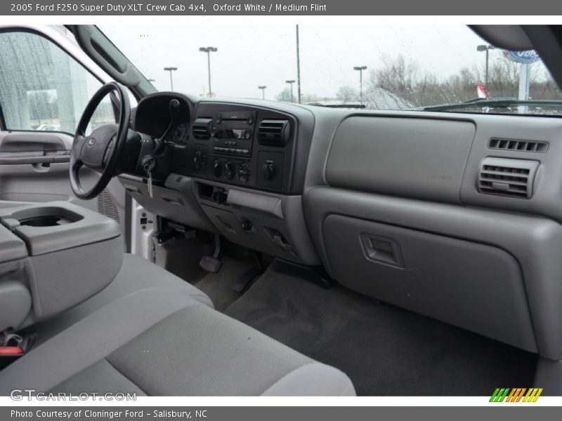 Oxford White / Medium Flint 2005 Ford F250 Super Duty XLT Crew Cab 4x4