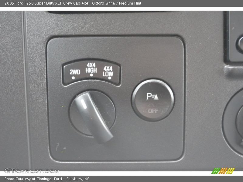 Oxford White / Medium Flint 2005 Ford F250 Super Duty XLT Crew Cab 4x4