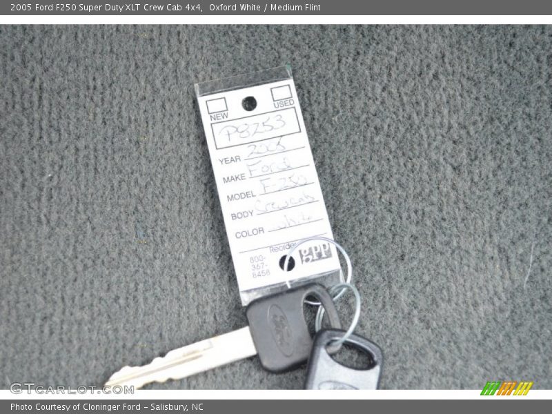 Oxford White / Medium Flint 2005 Ford F250 Super Duty XLT Crew Cab 4x4