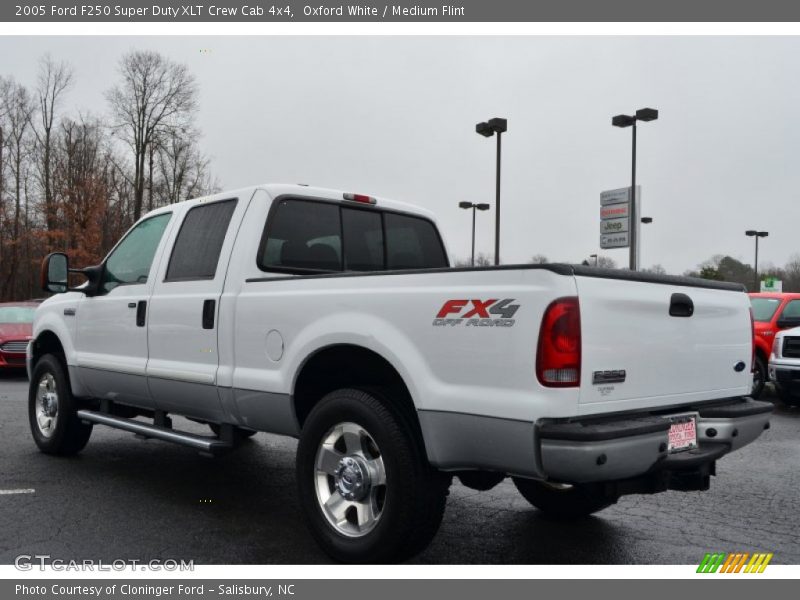 Oxford White / Medium Flint 2005 Ford F250 Super Duty XLT Crew Cab 4x4