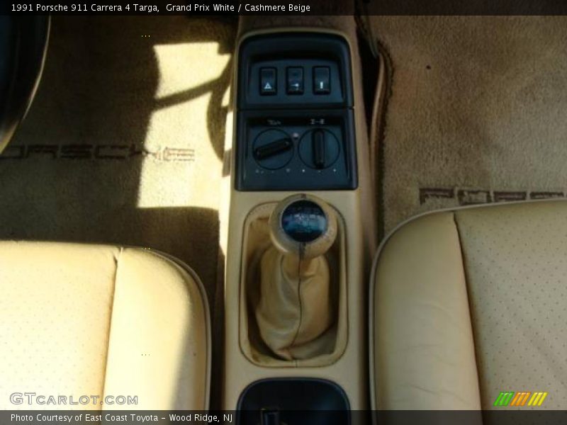 Grand Prix White / Cashmere Beige 1991 Porsche 911 Carrera 4 Targa