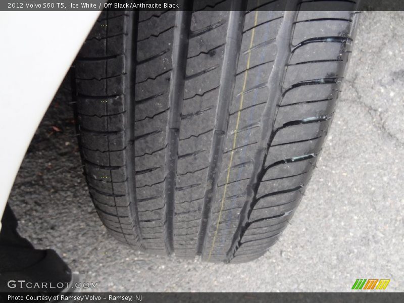 Ice White / Off Black/Anthracite Black 2012 Volvo S60 T5