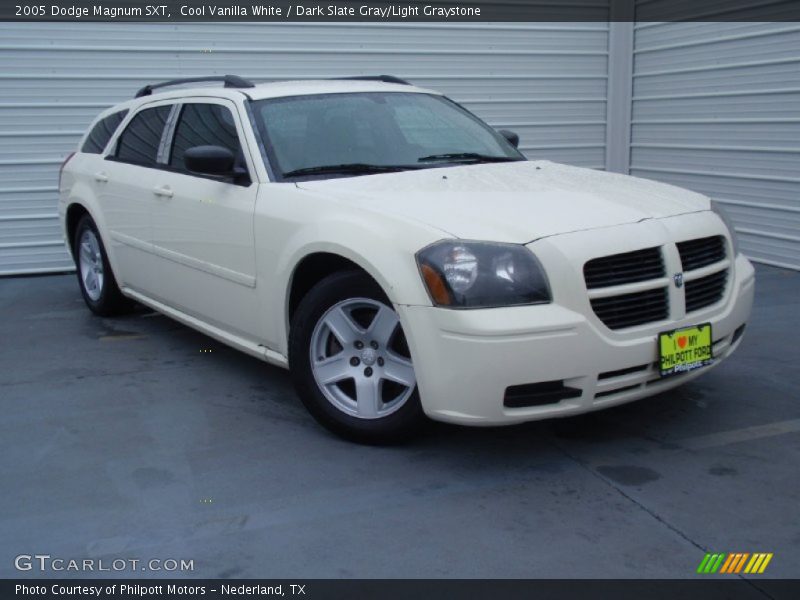 Cool Vanilla White / Dark Slate Gray/Light Graystone 2005 Dodge Magnum SXT