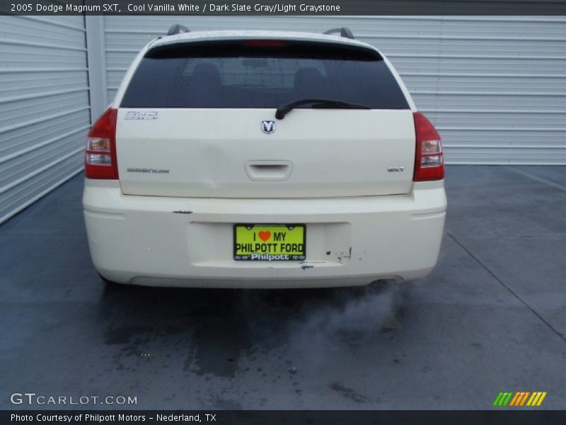 Cool Vanilla White / Dark Slate Gray/Light Graystone 2005 Dodge Magnum SXT