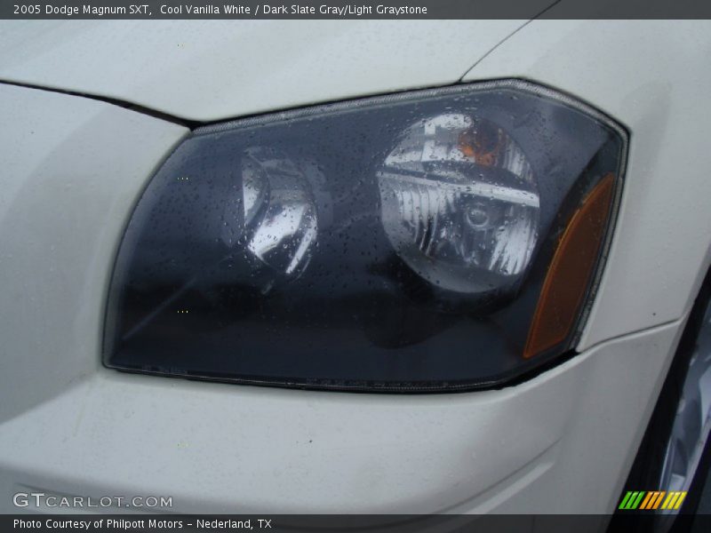 Cool Vanilla White / Dark Slate Gray/Light Graystone 2005 Dodge Magnum SXT