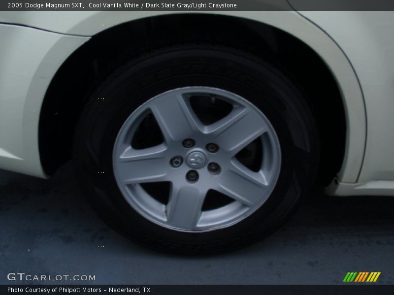 Cool Vanilla White / Dark Slate Gray/Light Graystone 2005 Dodge Magnum SXT