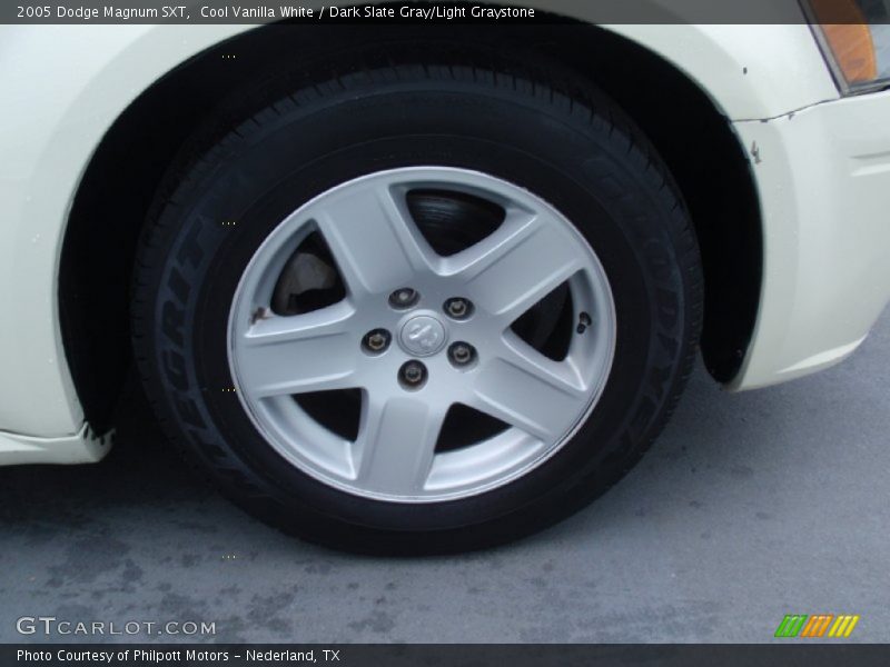 Cool Vanilla White / Dark Slate Gray/Light Graystone 2005 Dodge Magnum SXT