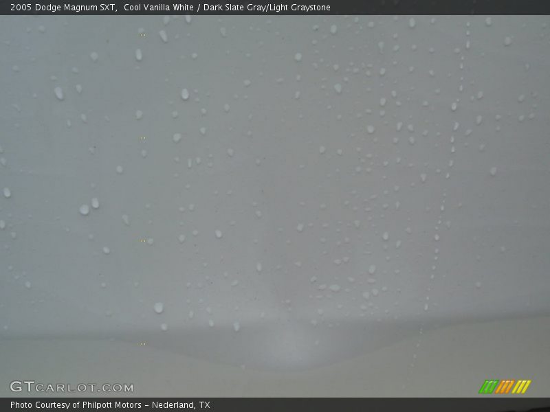Cool Vanilla White / Dark Slate Gray/Light Graystone 2005 Dodge Magnum SXT