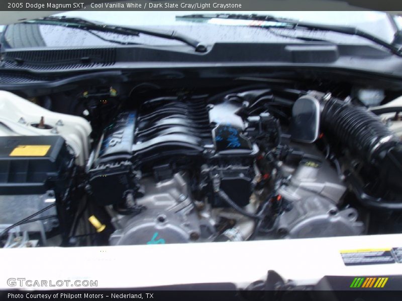 Cool Vanilla White / Dark Slate Gray/Light Graystone 2005 Dodge Magnum SXT