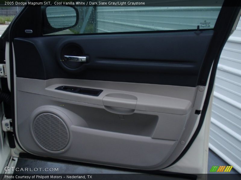 Cool Vanilla White / Dark Slate Gray/Light Graystone 2005 Dodge Magnum SXT