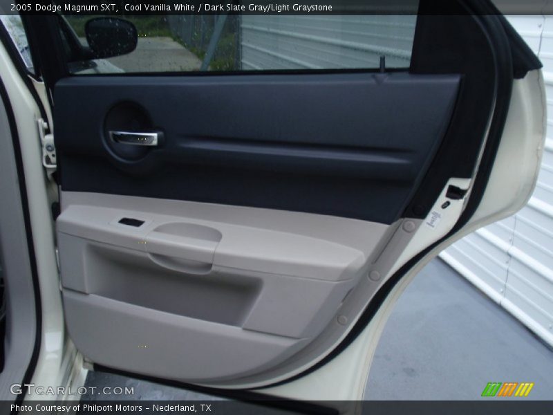 Cool Vanilla White / Dark Slate Gray/Light Graystone 2005 Dodge Magnum SXT