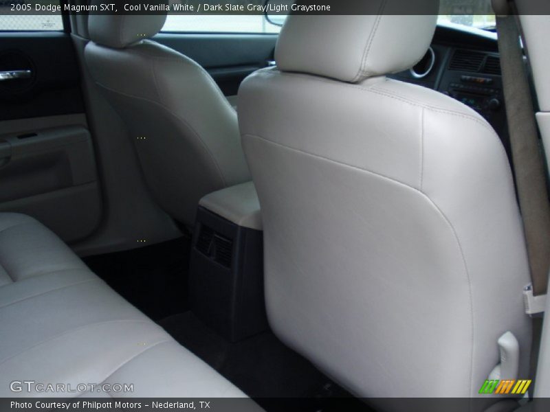 Cool Vanilla White / Dark Slate Gray/Light Graystone 2005 Dodge Magnum SXT