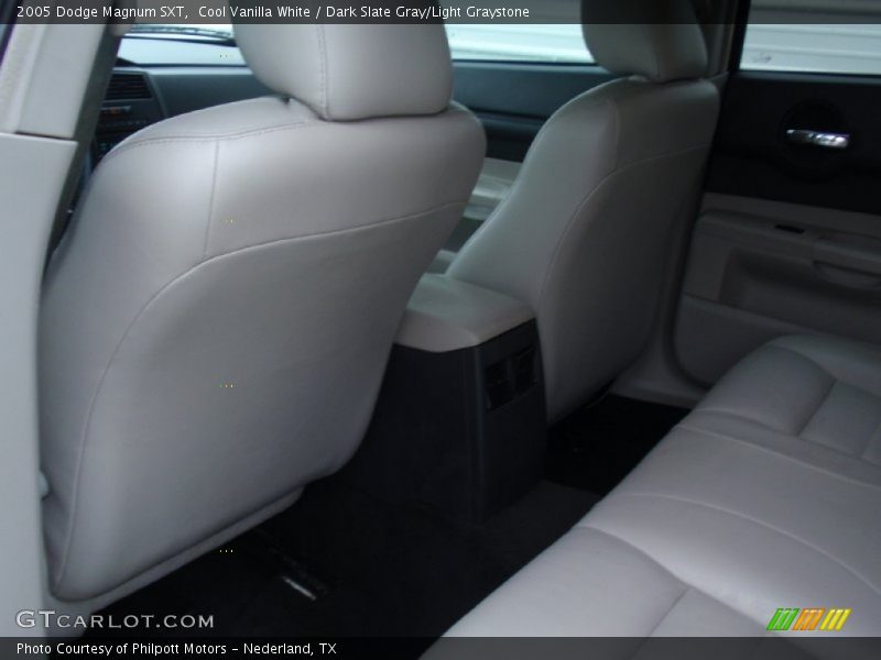 Cool Vanilla White / Dark Slate Gray/Light Graystone 2005 Dodge Magnum SXT