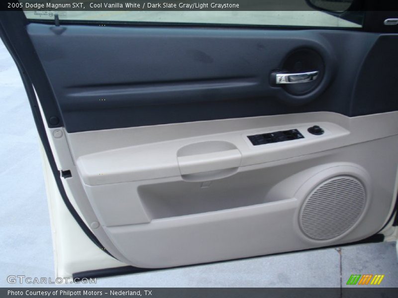 Cool Vanilla White / Dark Slate Gray/Light Graystone 2005 Dodge Magnum SXT