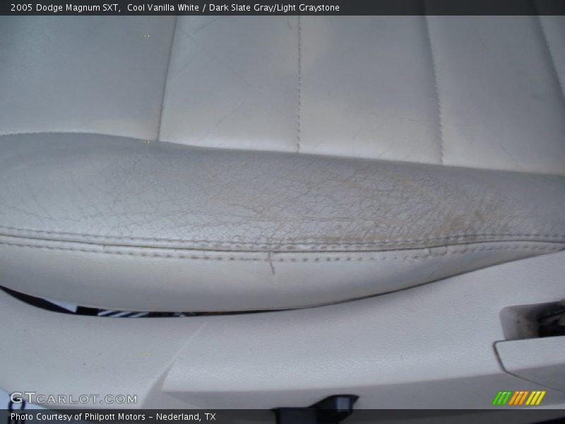 Cool Vanilla White / Dark Slate Gray/Light Graystone 2005 Dodge Magnum SXT