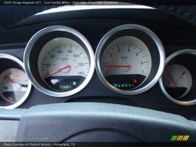 Cool Vanilla White / Dark Slate Gray/Light Graystone 2005 Dodge Magnum SXT
