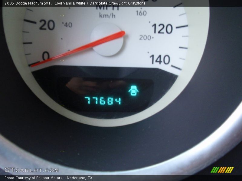 Cool Vanilla White / Dark Slate Gray/Light Graystone 2005 Dodge Magnum SXT