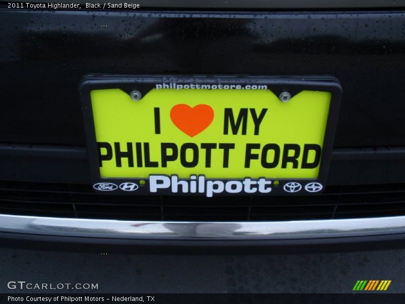 Black / Sand Beige 2011 Toyota Highlander