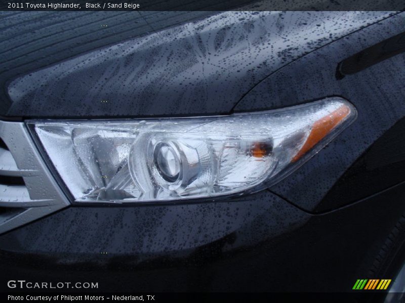 Black / Sand Beige 2011 Toyota Highlander