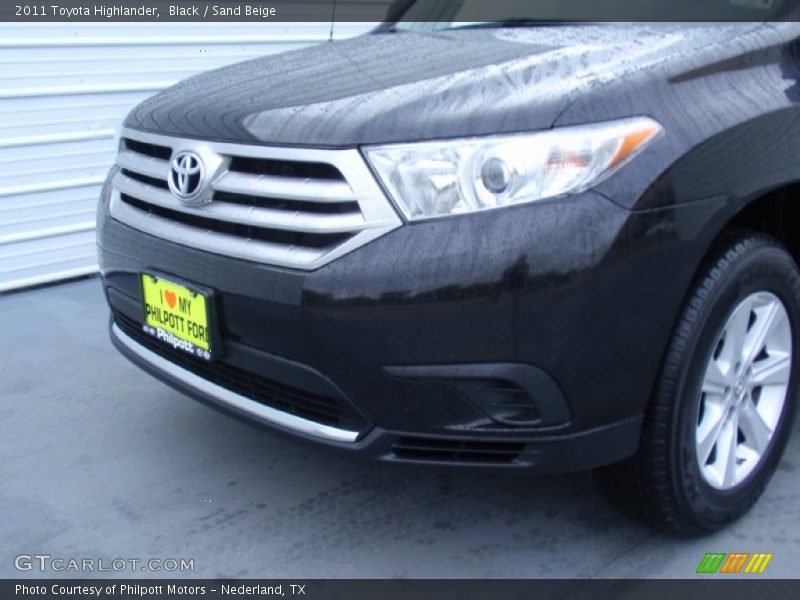 Black / Sand Beige 2011 Toyota Highlander