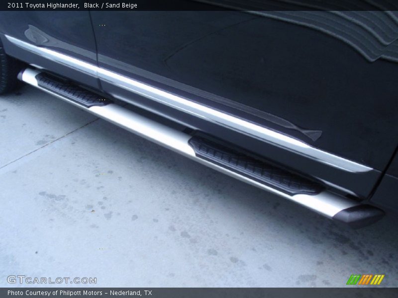 Black / Sand Beige 2011 Toyota Highlander