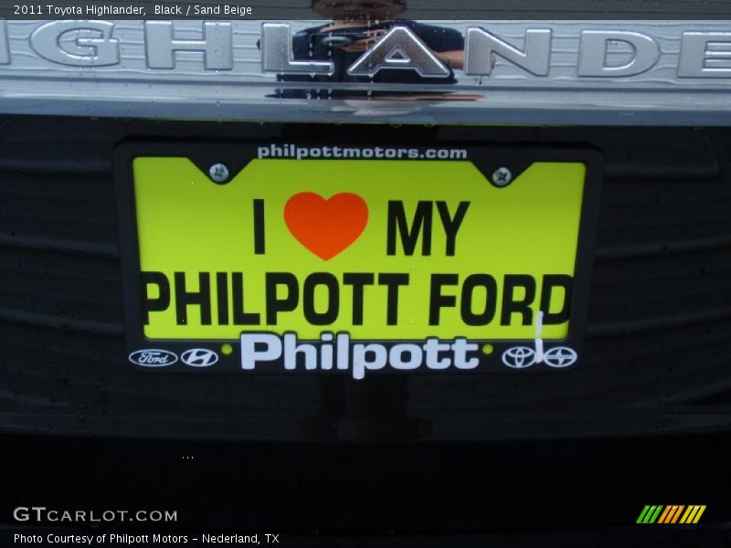 Black / Sand Beige 2011 Toyota Highlander