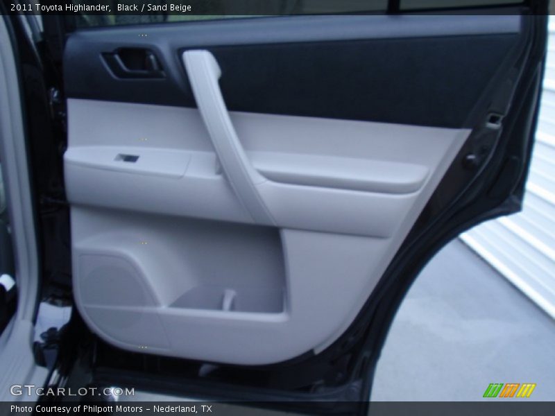 Black / Sand Beige 2011 Toyota Highlander