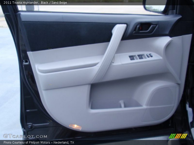 Black / Sand Beige 2011 Toyota Highlander