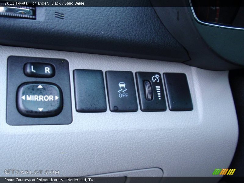 Black / Sand Beige 2011 Toyota Highlander