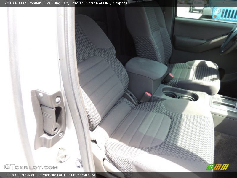 Radiant Silver Metallic / Graphite 2010 Nissan Frontier SE V6 King Cab