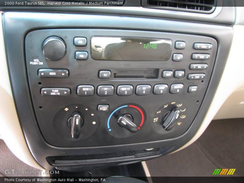 Harvest Gold Metallic / Medium Parchment 2000 Ford Taurus SES