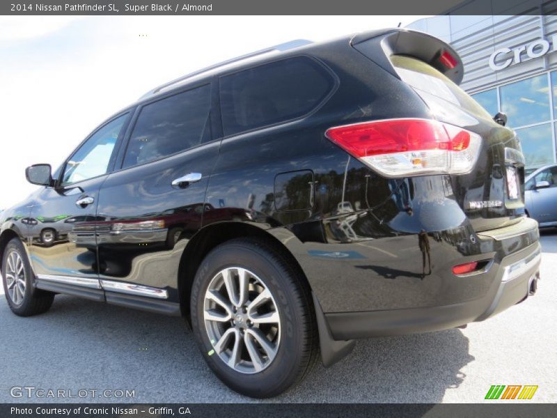 Super Black / Almond 2014 Nissan Pathfinder SL