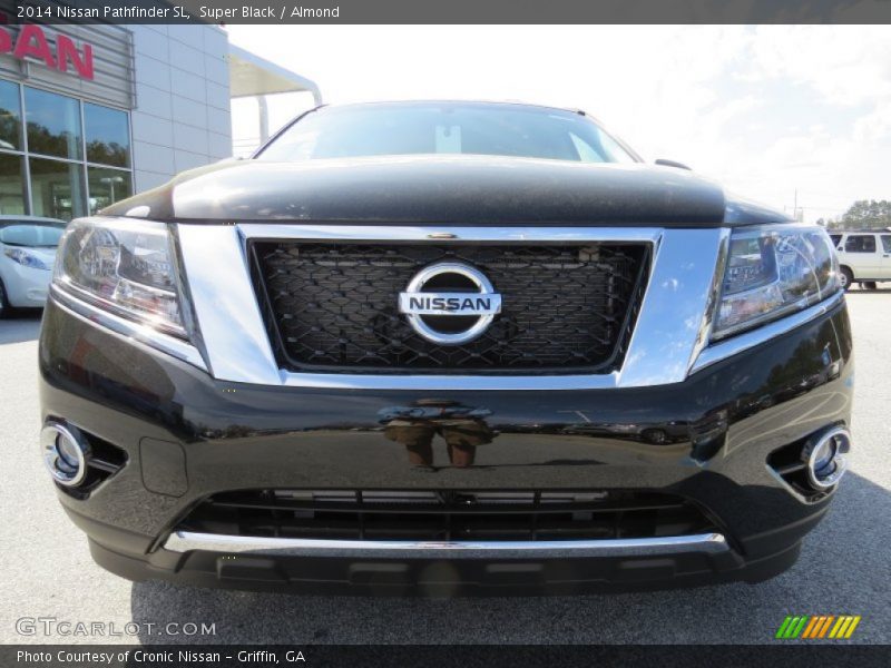 Super Black / Almond 2014 Nissan Pathfinder SL