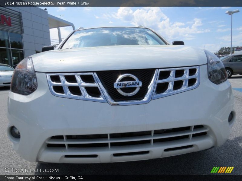 Pearl White / Gray 2014 Nissan Rogue Select S