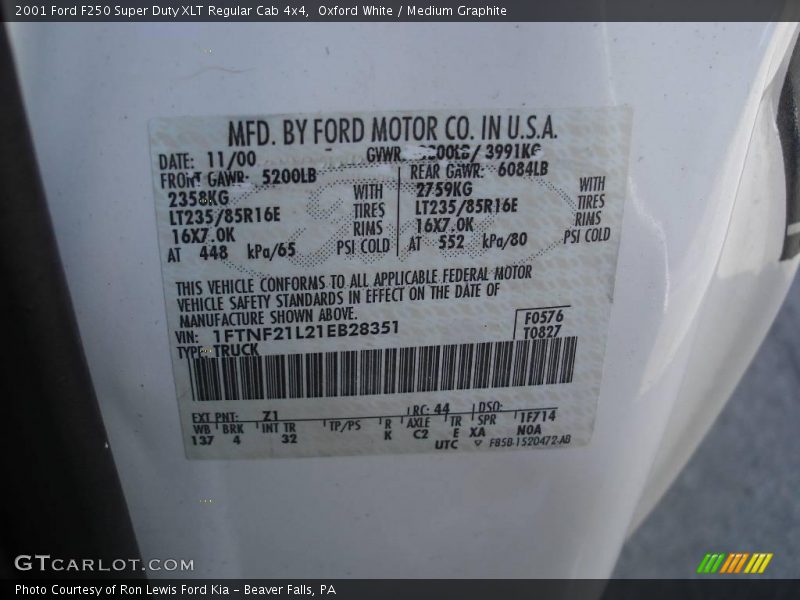 Oxford White / Medium Graphite 2001 Ford F250 Super Duty XLT Regular Cab 4x4