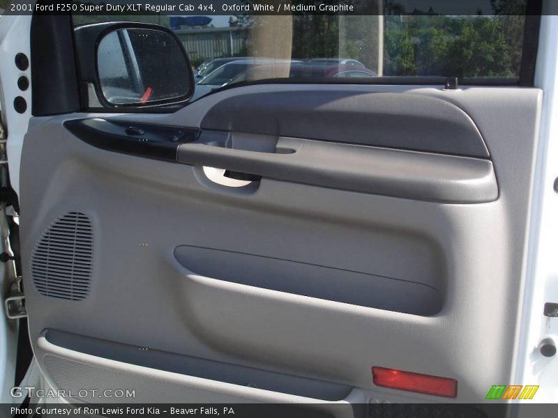 Oxford White / Medium Graphite 2001 Ford F250 Super Duty XLT Regular Cab 4x4
