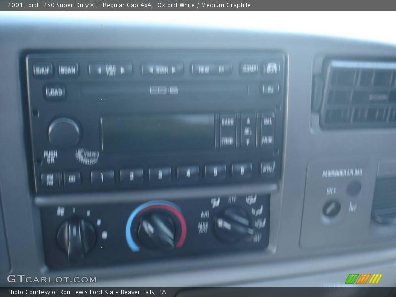 Oxford White / Medium Graphite 2001 Ford F250 Super Duty XLT Regular Cab 4x4