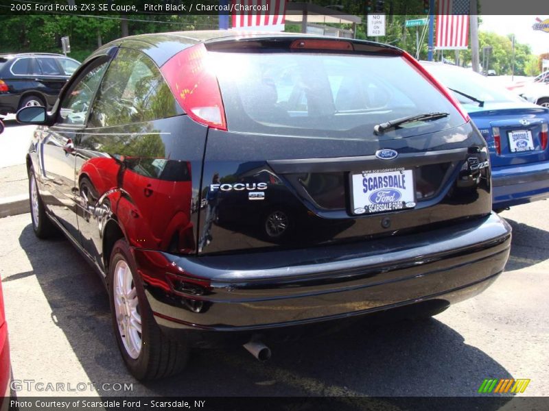Pitch Black / Charcoal/Charcoal 2005 Ford Focus ZX3 SE Coupe